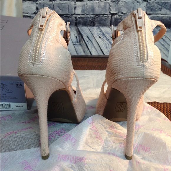 Blush Pink Jennifer Lopez Heels Size 8 Med. - Picture 5 of 8